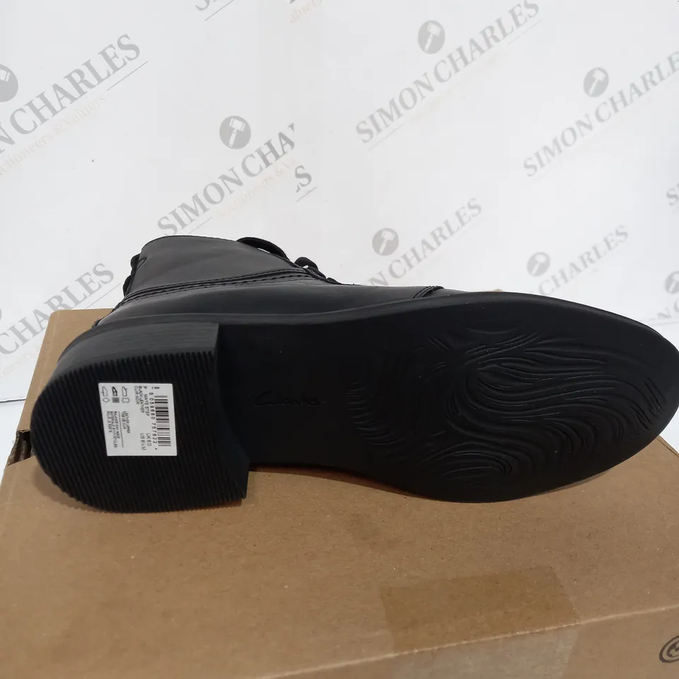 BOXED PAIR OF CLARKS BOOTS IN BLACK LEATHER - SIZE 6 