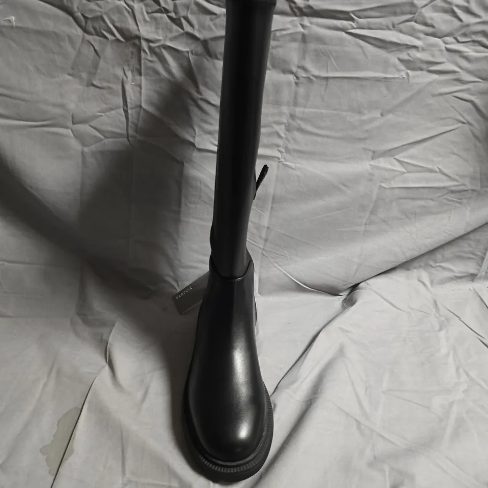 WOMEN'S BLACK LEATHER KNEE-HIGH BOOTS WITH LUG SOLE - UK SIZE 37
