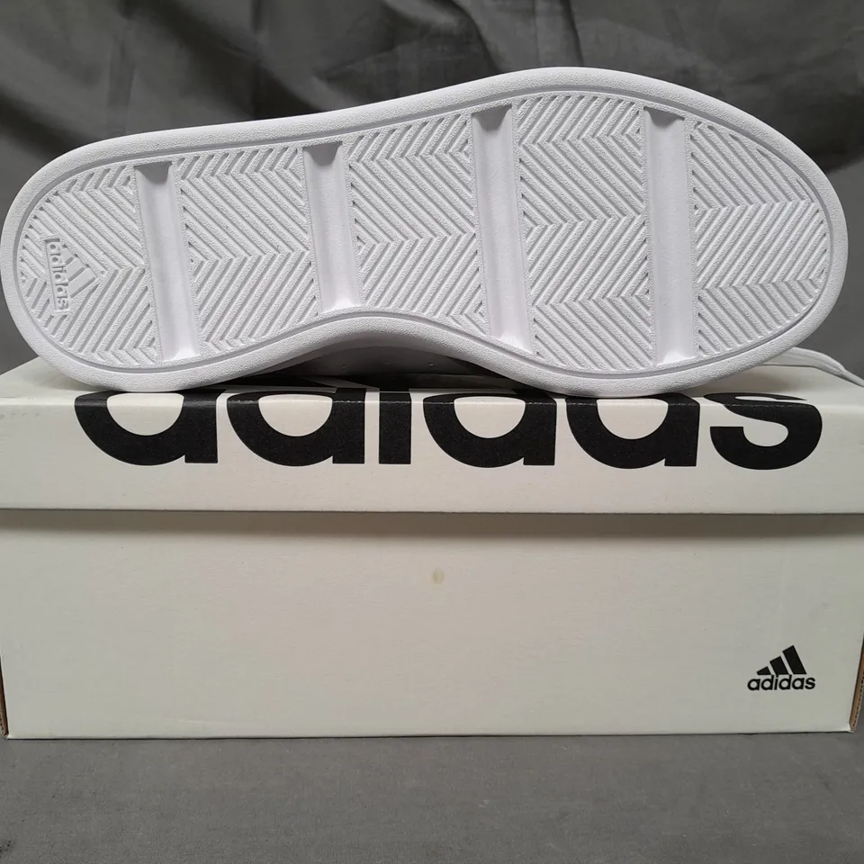 BOXED PAIR OF ADIDAS KATANA SHOES IN WHITE/GREY UK SIZE 6.5