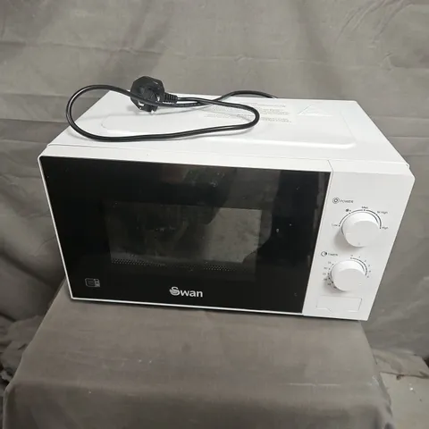 BOXED SWAN 20L 700W MANUAL MICROWAVE IN WHITE - COLLECTION ONLY