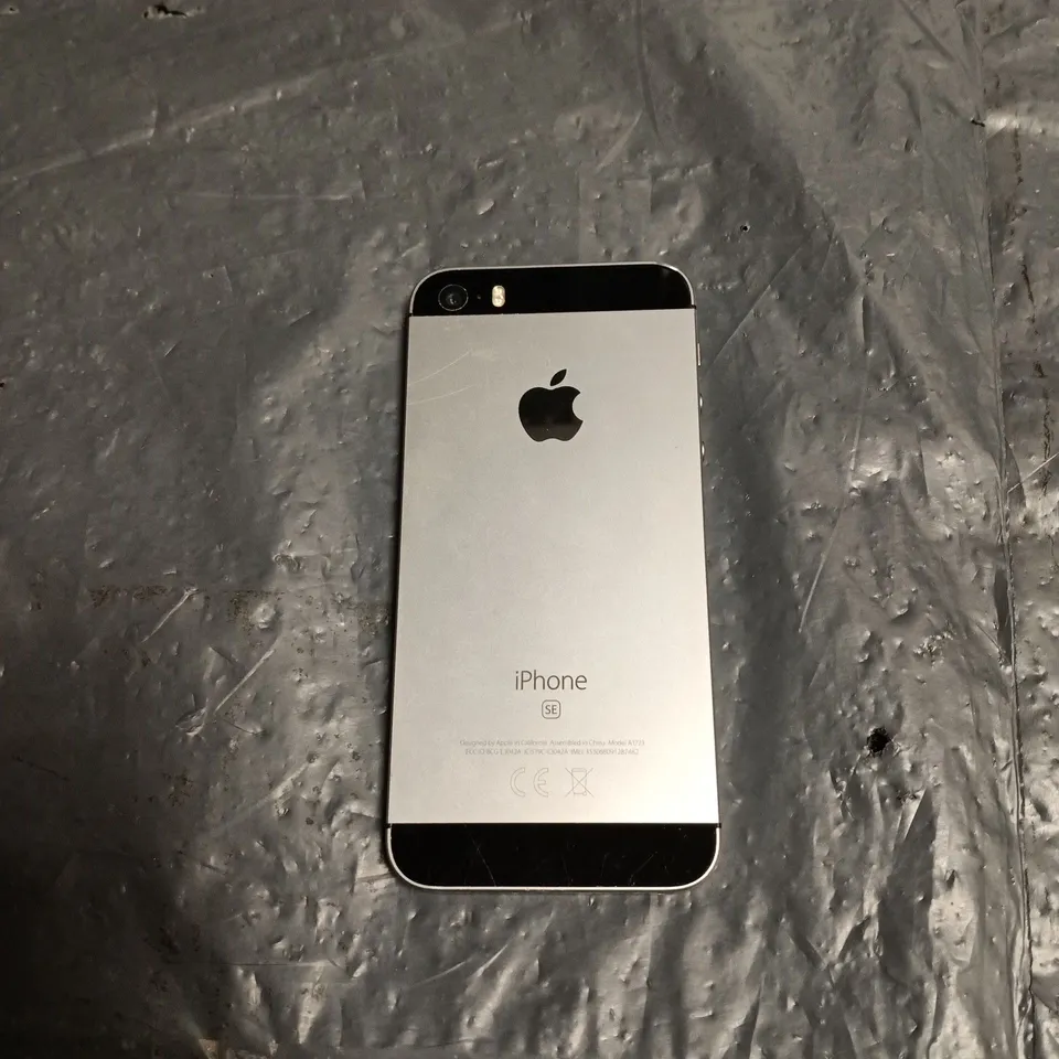 APPLE IPHONE SE (1ST GEN) 4-INCH – SILVER, WITH BOX