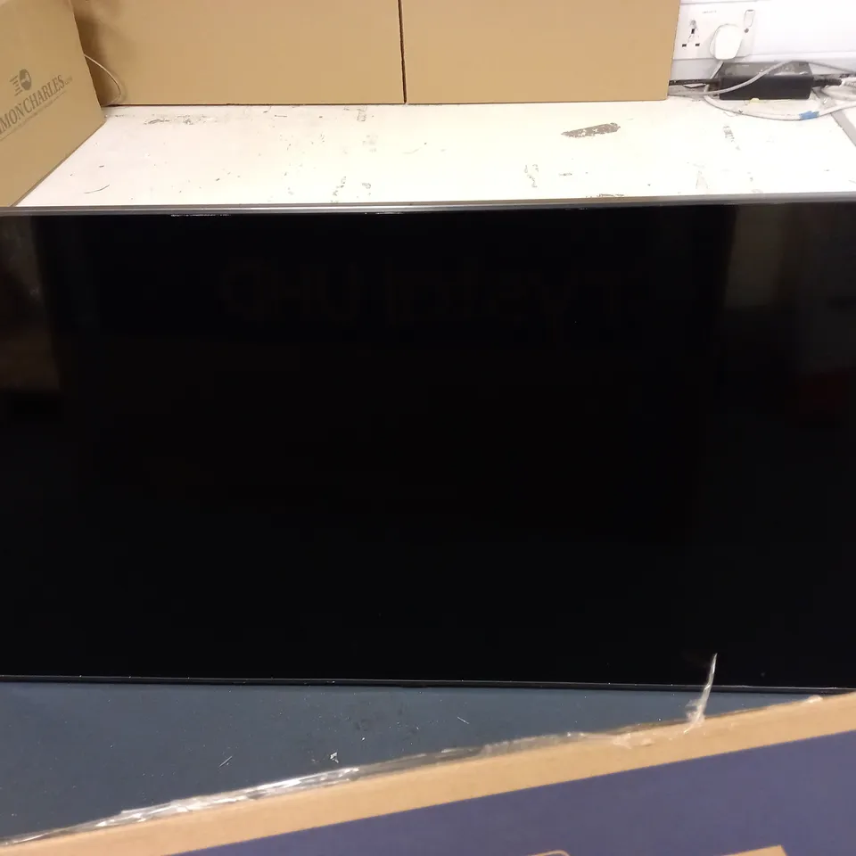 SAMSUNG 70" TU7100 HDR SMART 4K TV- collection only