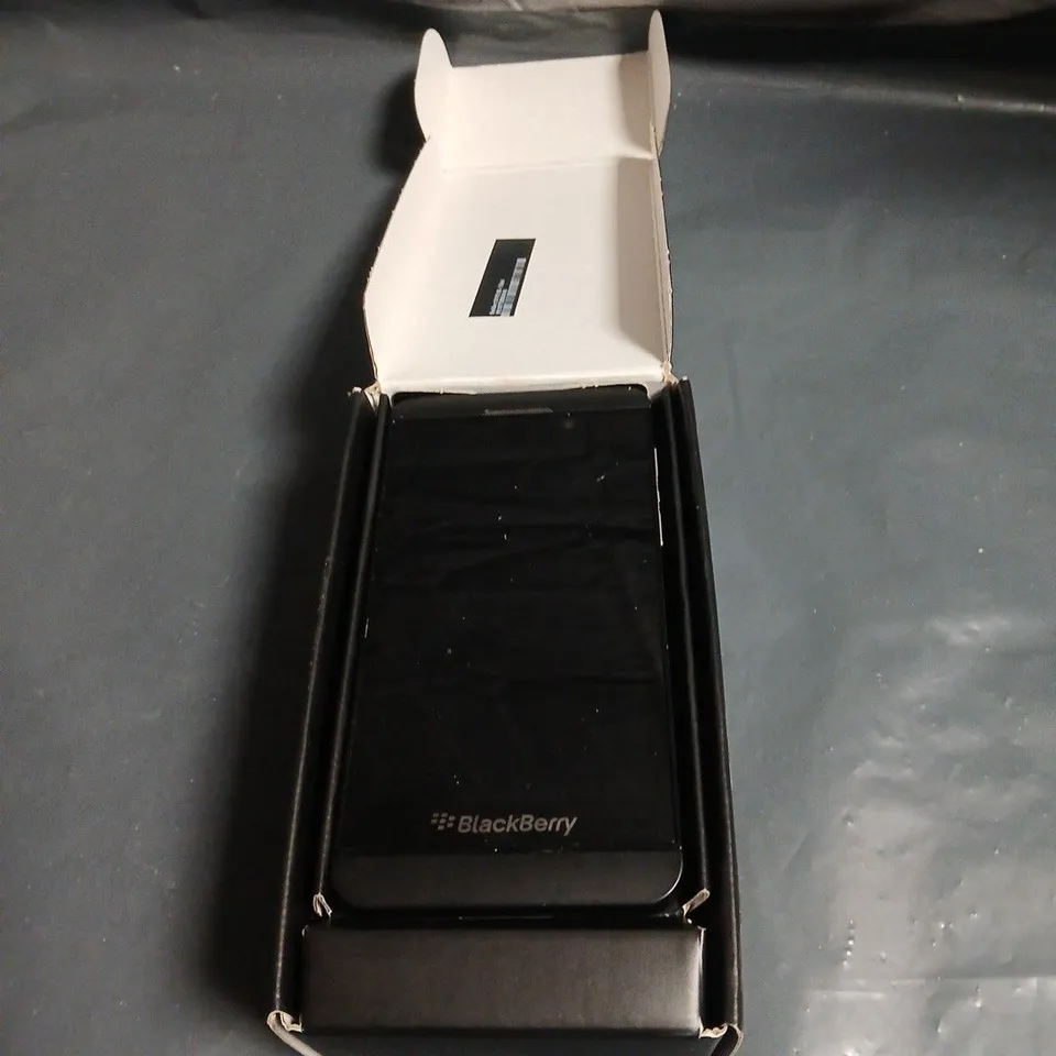 BLACKBERRY Z10 SMARTPHONE – BLACK