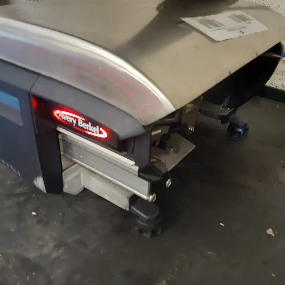 AVERY BERKEL XM600 LABEL AND RECEIPT PRINTING SCALES