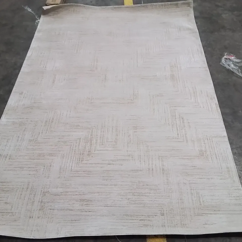 BEZORE GEO BEIGE RUG APPROXIMATELY 160X240CM