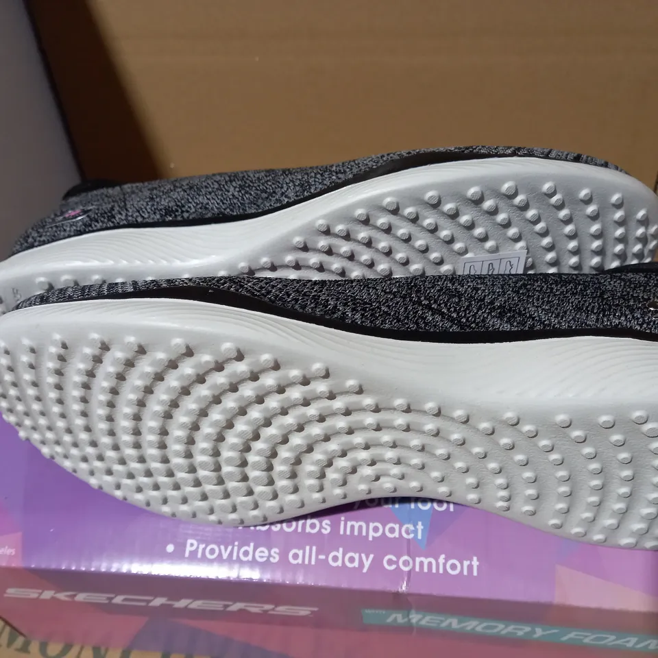 SIZE 7 SKECHERS MICROBURST PUMP CHARCOAL