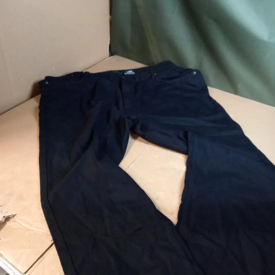 ROCKFORD BLACJ JEANS - W48 L32