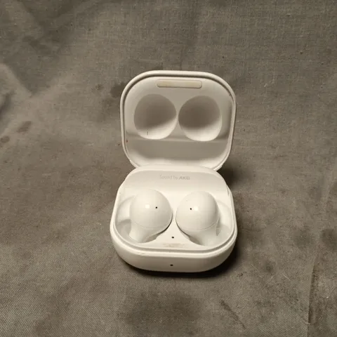 SAMSUNG GALAXY BUDS2 IN WHITE