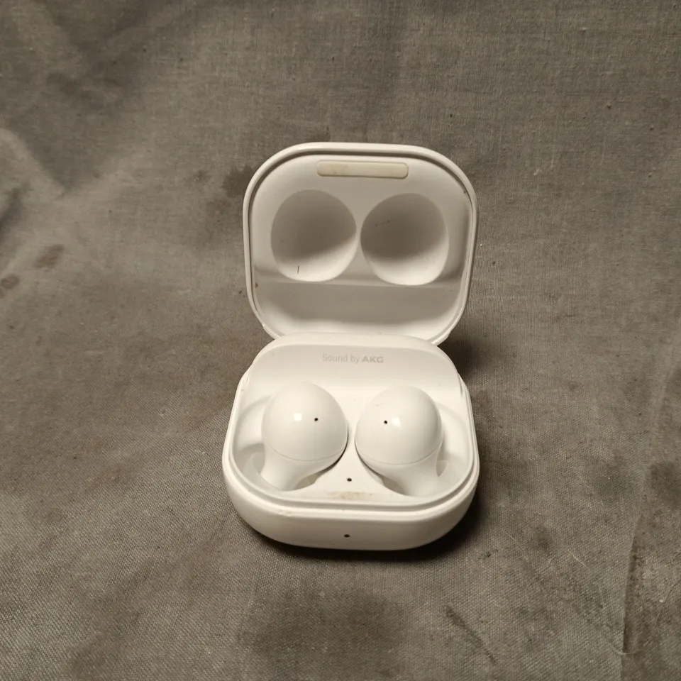 SAMSUNG GALAXY BUDS2 IN WHITE