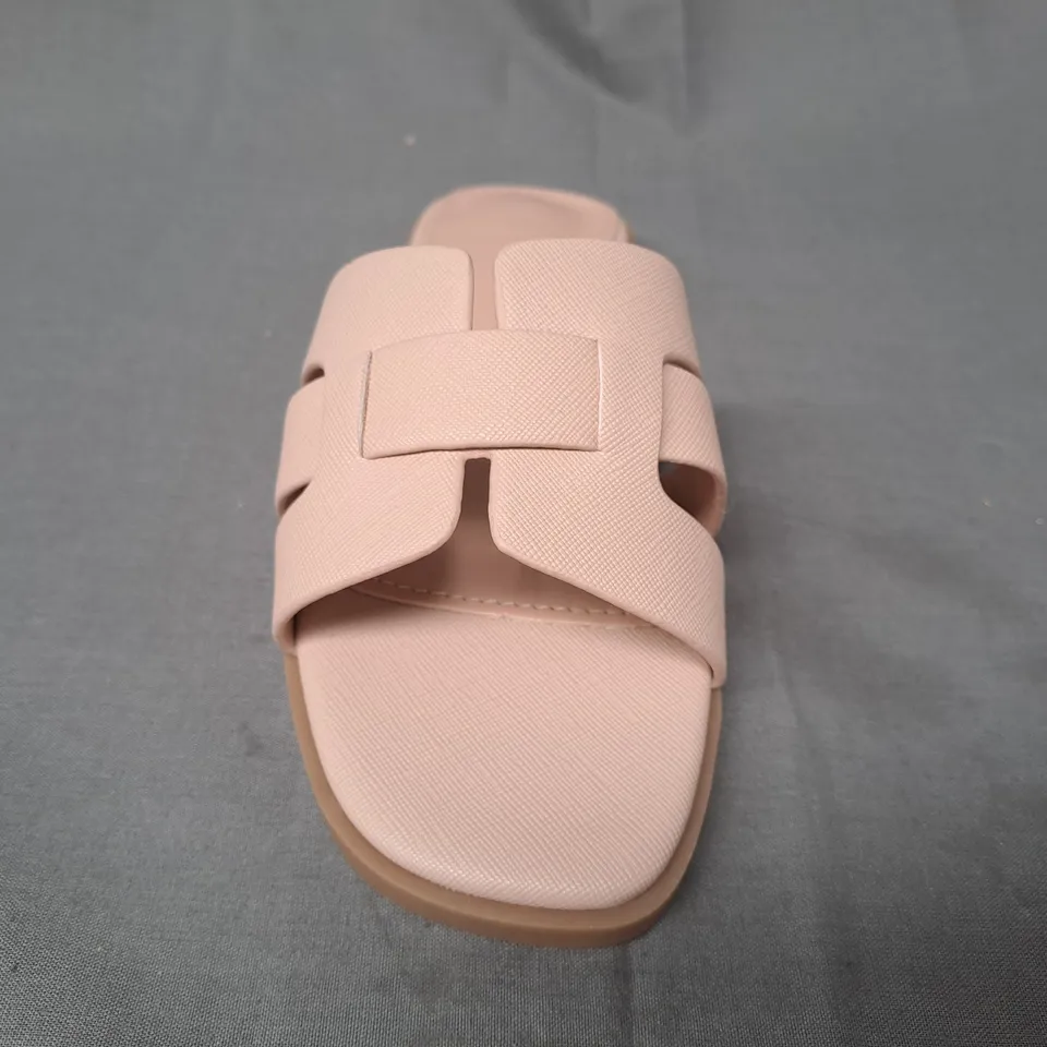 BOXED PAIR OF DESIGNER OPEN TOE SANDALS IN BLUSH EU SIZE 35