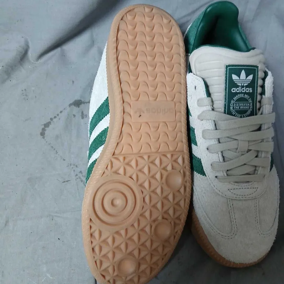 ADIDAS WHITE SUEDE TRAINERS WITH GREEN 3-STRIPES – MADE IN VIETNAM – US 10 (EU 44)