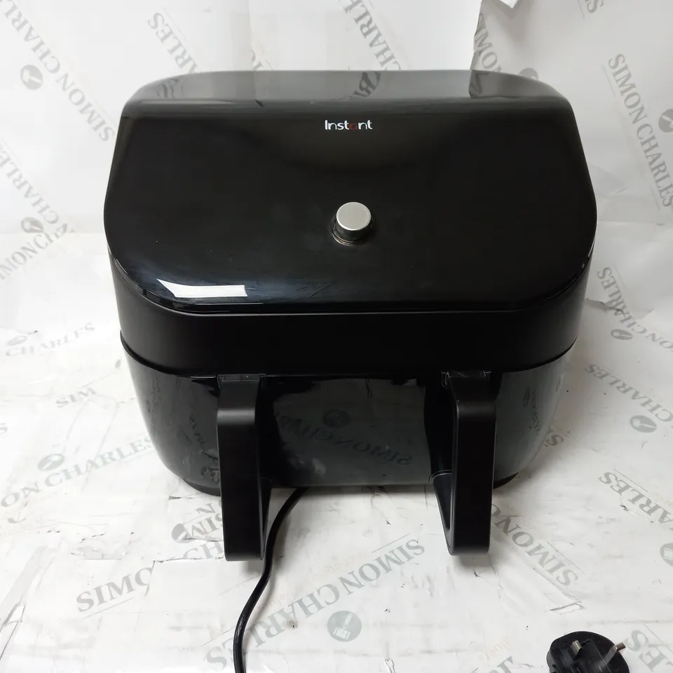 BOXED INSTANT VORTEX PLUS VERSAZONE AIR FRYER 