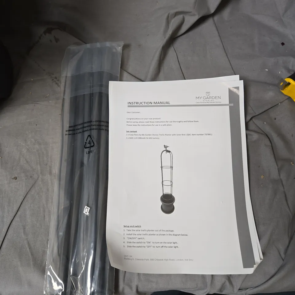 GREY PLASTIC PLANTER POT WITH ACCESSORIES – MY GARDEN STORIES CASA FLORA (GARDEN DECOR)