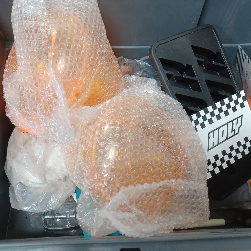 BOX OF APPROXIMATELY 12 ASSORTED ITEMS TO INCLUDE - HOLY WATER BOTTLE , EXTENSION LEAD , 6 PIECE DESSERT FORKS ETC