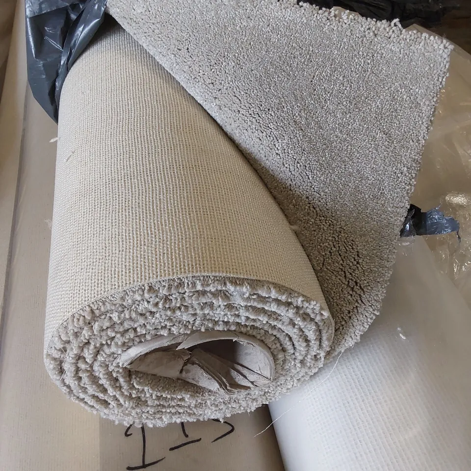 ROLL OF QUALITY ULTIMATE IMPRESSIONS GRANDEUR CARPET // SIZE: APPROX 5 X 3.56m