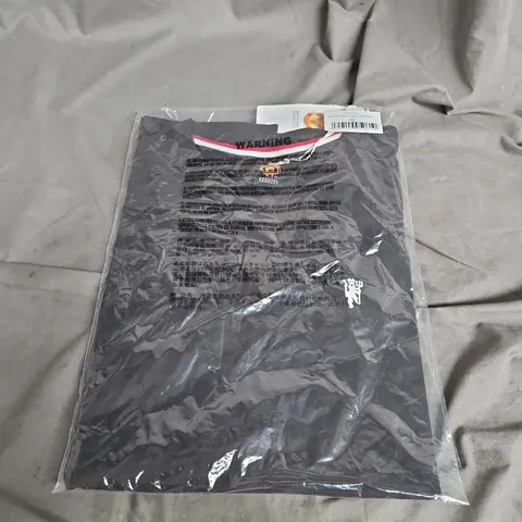 BAGGED MANCHESTER UNITED MENS DEVIL LOGO TSHIRT IN BLACK SIZE 2XL