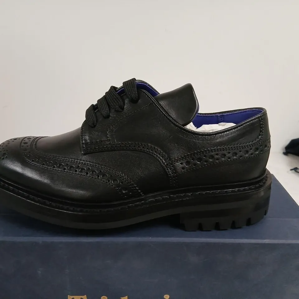 TRICKER'S BURBERRY DERBY SHOES - BLACK LEATHER, UK 5