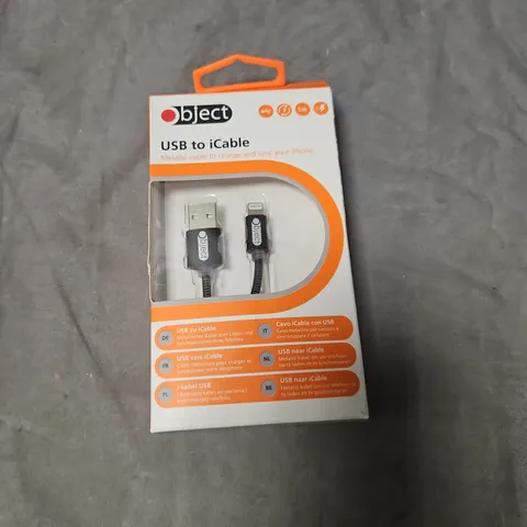 BOX OF ASSORTED ITEMS INCLUDING OBJECT USB TO ICABLE & UK USB MAINS PLUG – CAR PHONE HOLDER KIT & ASSORTED USB CABLES 