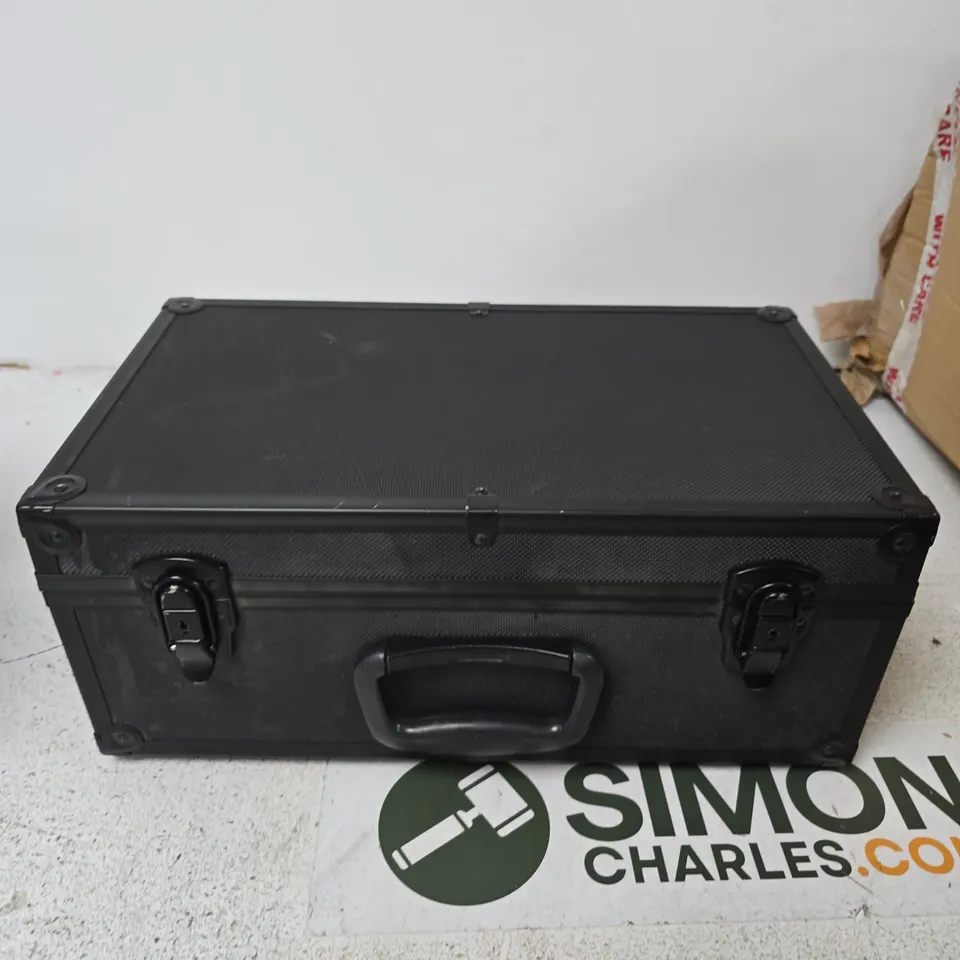 EQUIPMENT FLIGHT CASE IN BLACK WITH FOAM INSERTS