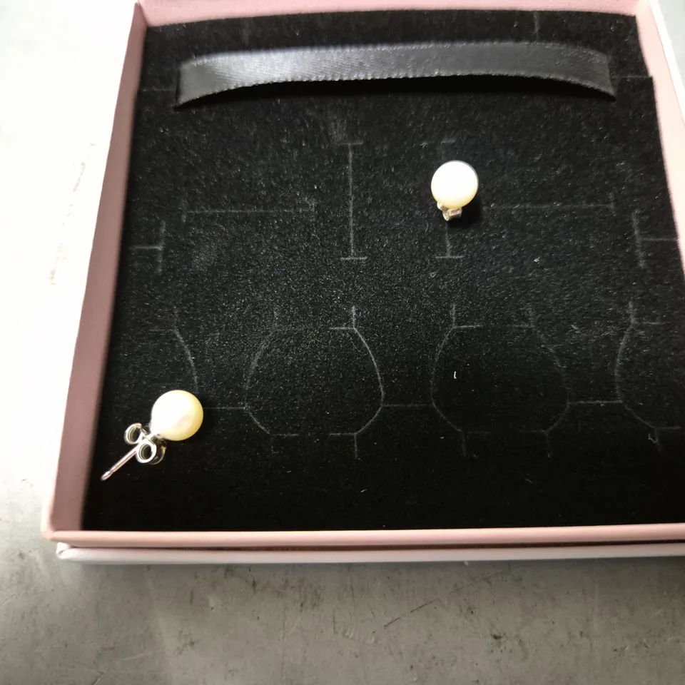 PANDORA TREATED FRESHWATER CULTURED PEARL 7MM STUD EARRINGS