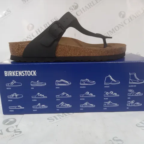 BOXED PAIR OF BIRKENSTOCK GIZEH BS T-POST SANDALS IN BLACK UK SIZE 5.5
