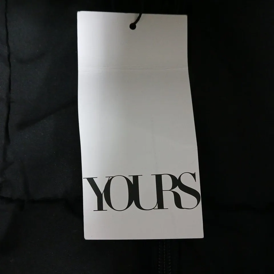 YOURS CLOTHING BLACK HOODED PUFFER JACKET – UK 30-32