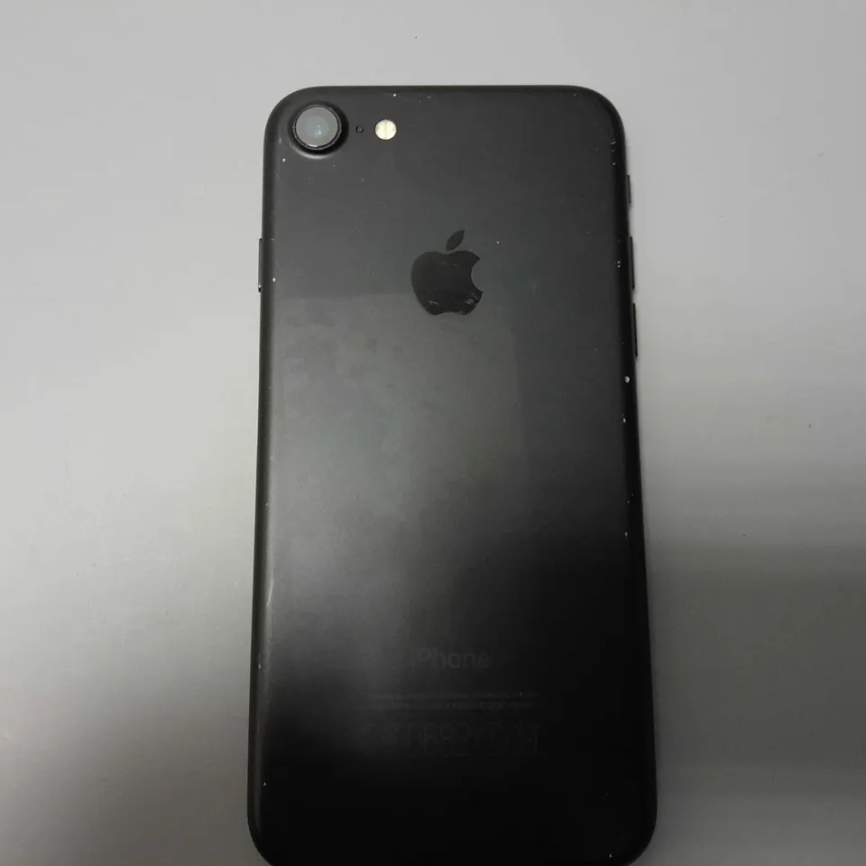 APPLE IPHONE 7 A1788 - BLACK