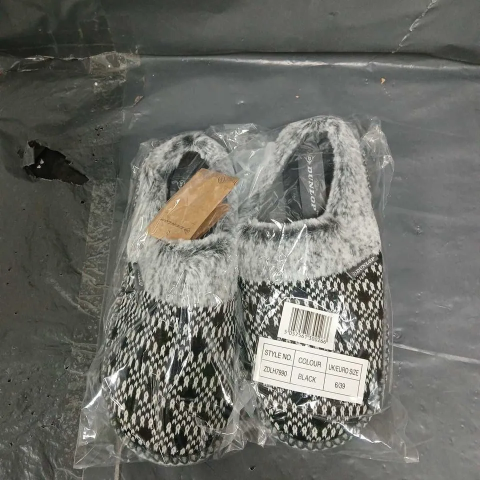 10 BAGGED DUNLOP BLACK SLIPPERS LOW - 6/39