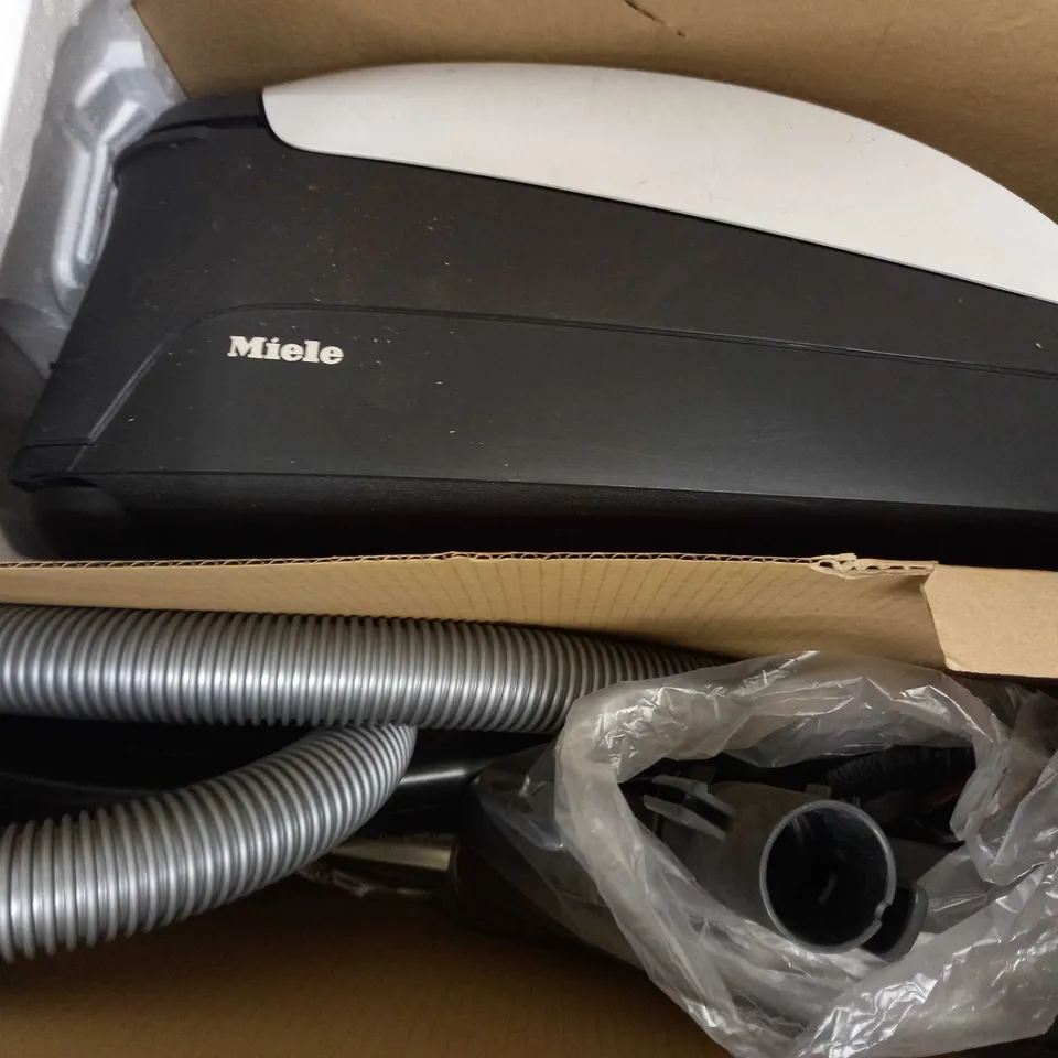 MIELE CLASSIC C1 POWERLINE CYLINDER VACUUM CLEANER