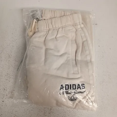 BAGGED ADIDAS GFX SWEATPANTS IN CREAM - SMALL