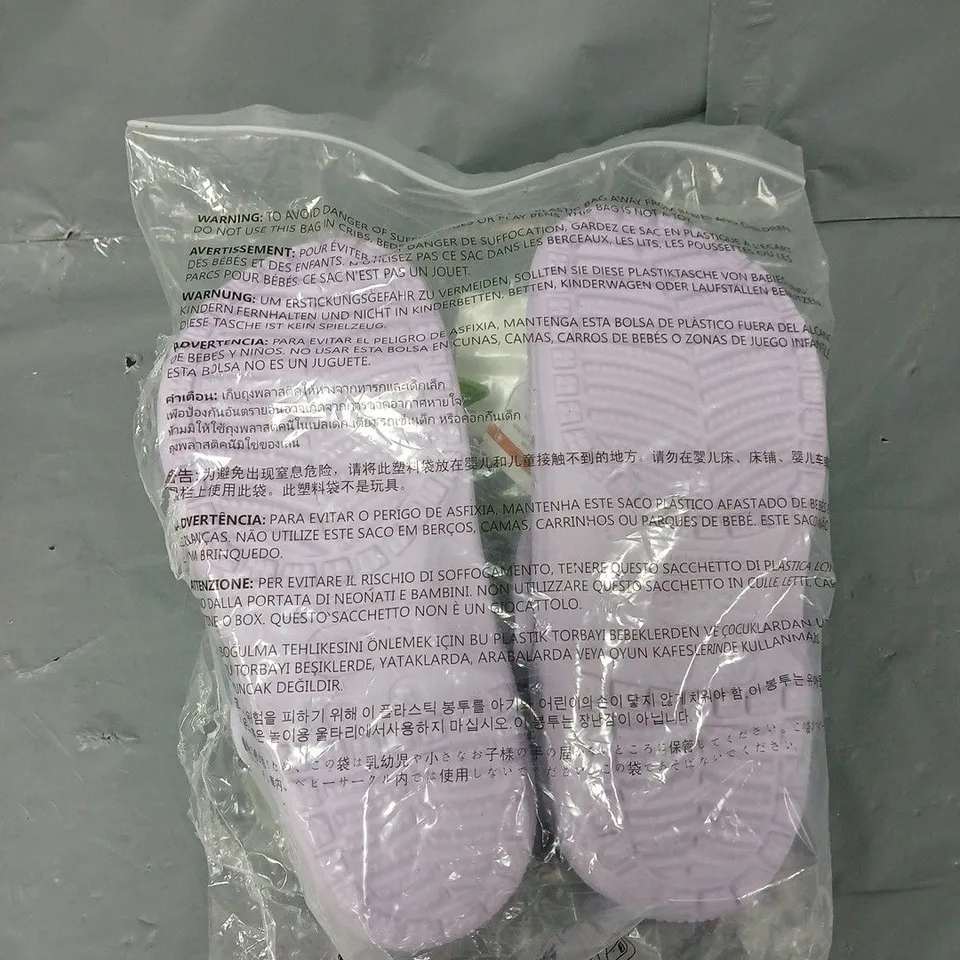 BAGGED PAIR OF CROCS CLASSIC CLOG LILAC M5/W6