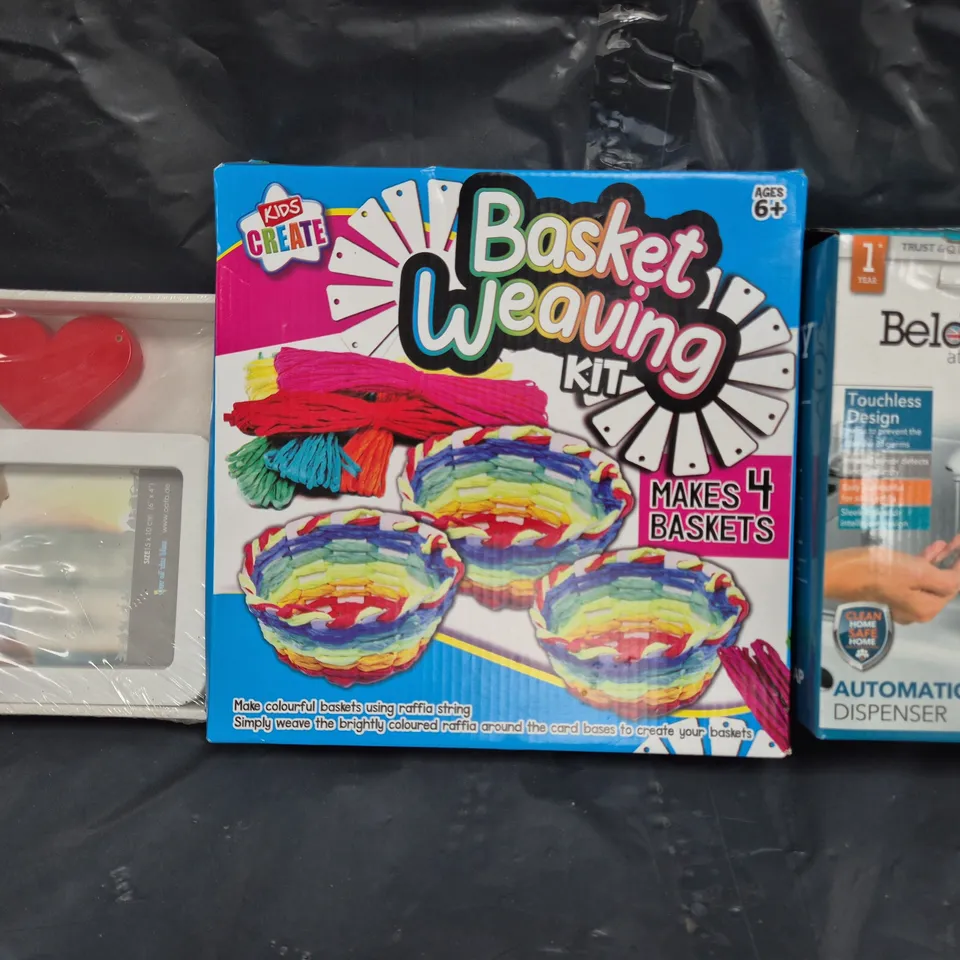 BOX OF APPROXIMATELY 20 ASSORTED HOUSEHOLD ITEMS TO INCLUDE SOAP DISPENSER, BASKET WEAVING KIT, ETC - COLLECTION ONLY