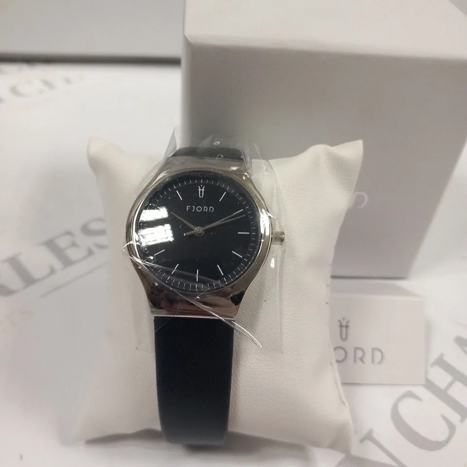 BOXED FJORN BLACK STRAP WRIST WATCH