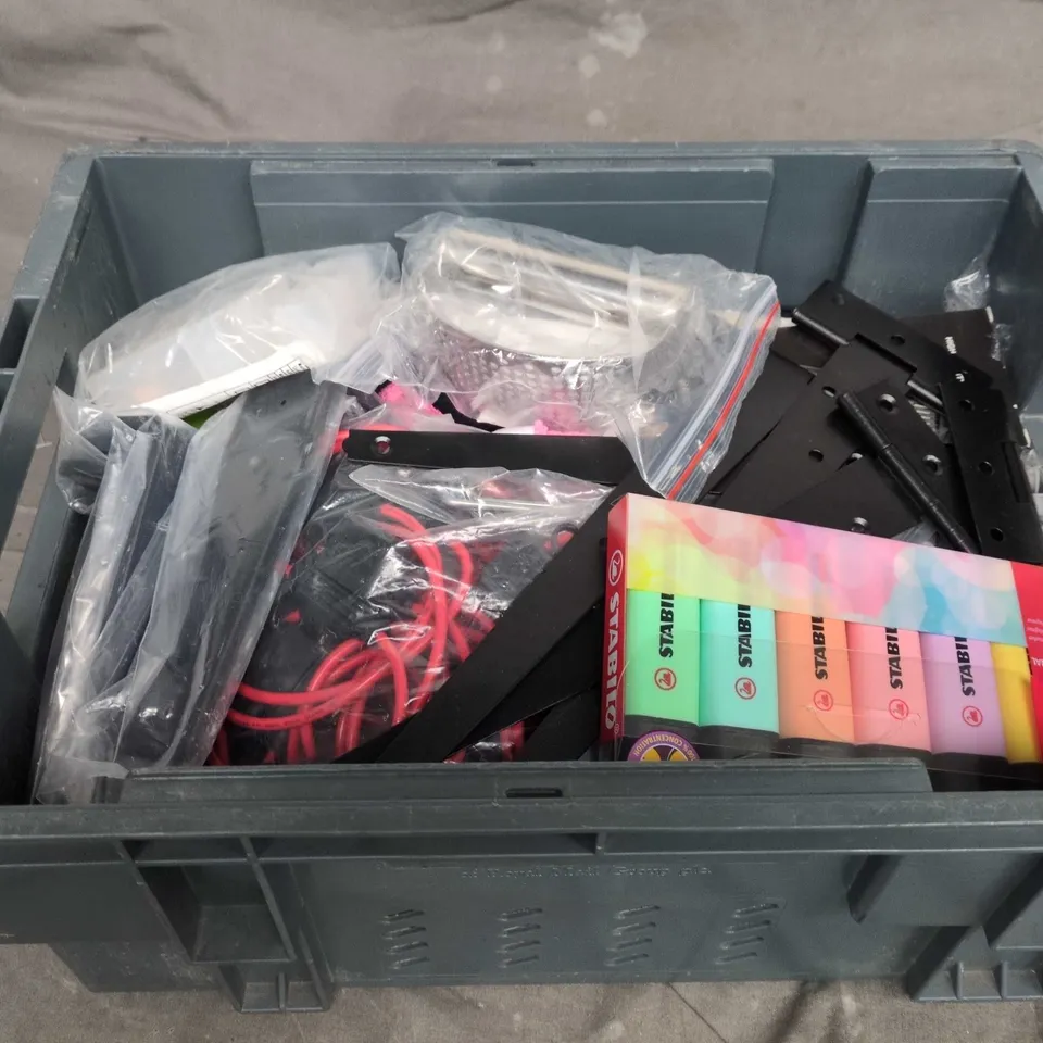 APPROXIMATELY 15 ASSORTED HOUSEHOLD ITEMS TO INCLUDE HIGHLIGHTERS , TOOL EQUIPMENT , ETC