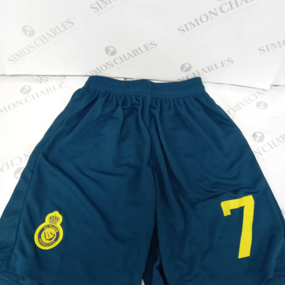 AL NASSR FOOTBALL CLUB PERSONALISED FOOTBALL SHORTS - 7 - M