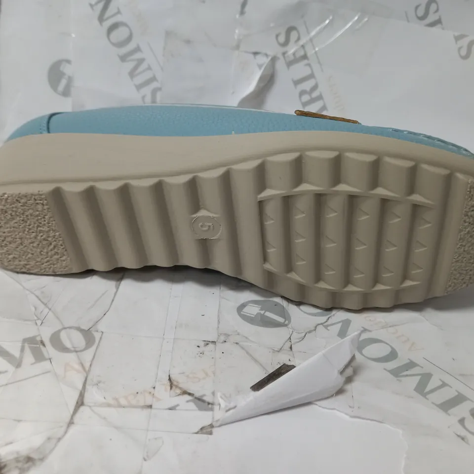 BOXED CUSHION WALK SLIP ON PLATFORM SHOES - SIZE 5