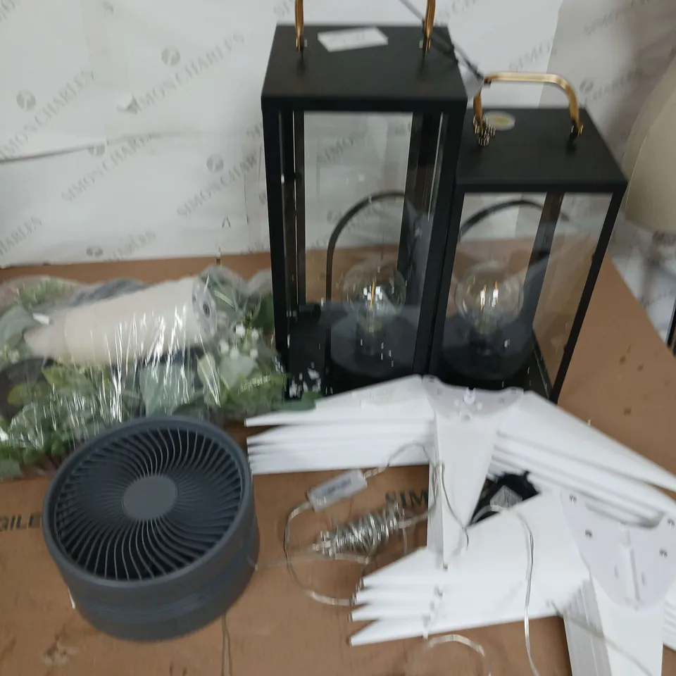 LOT OF 9 ASSORTED HOUSEHOLD ITEMS TO INCLUDE GARDEN LANTERNS, PRE-LIT CANDLES AND ADJUSTABLE FAN