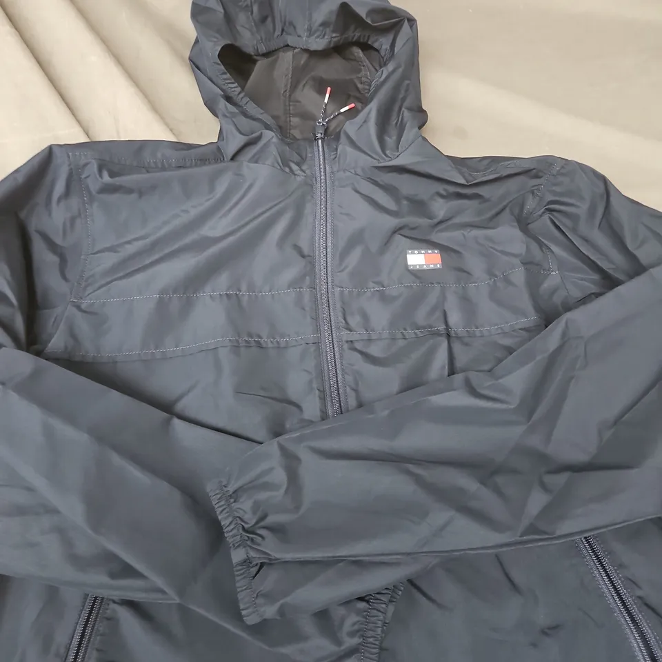 TOMMY JEANS WINDBREAKER JACKET – NAVY, MEN'S M
