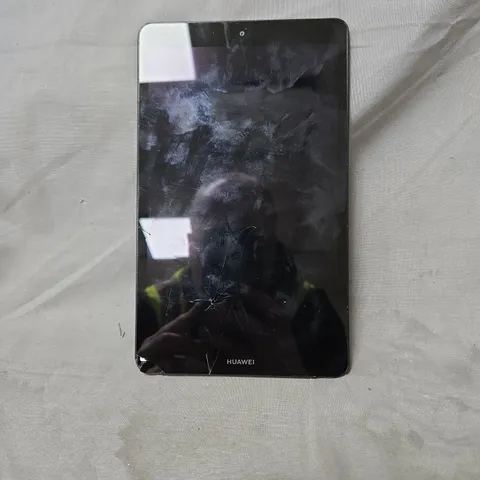 HUAWEI MEDIAPAD M5 LITE TABLET – BOXED; FRONT GLASS CRACKED (HARMAN KARDON AUDIO)