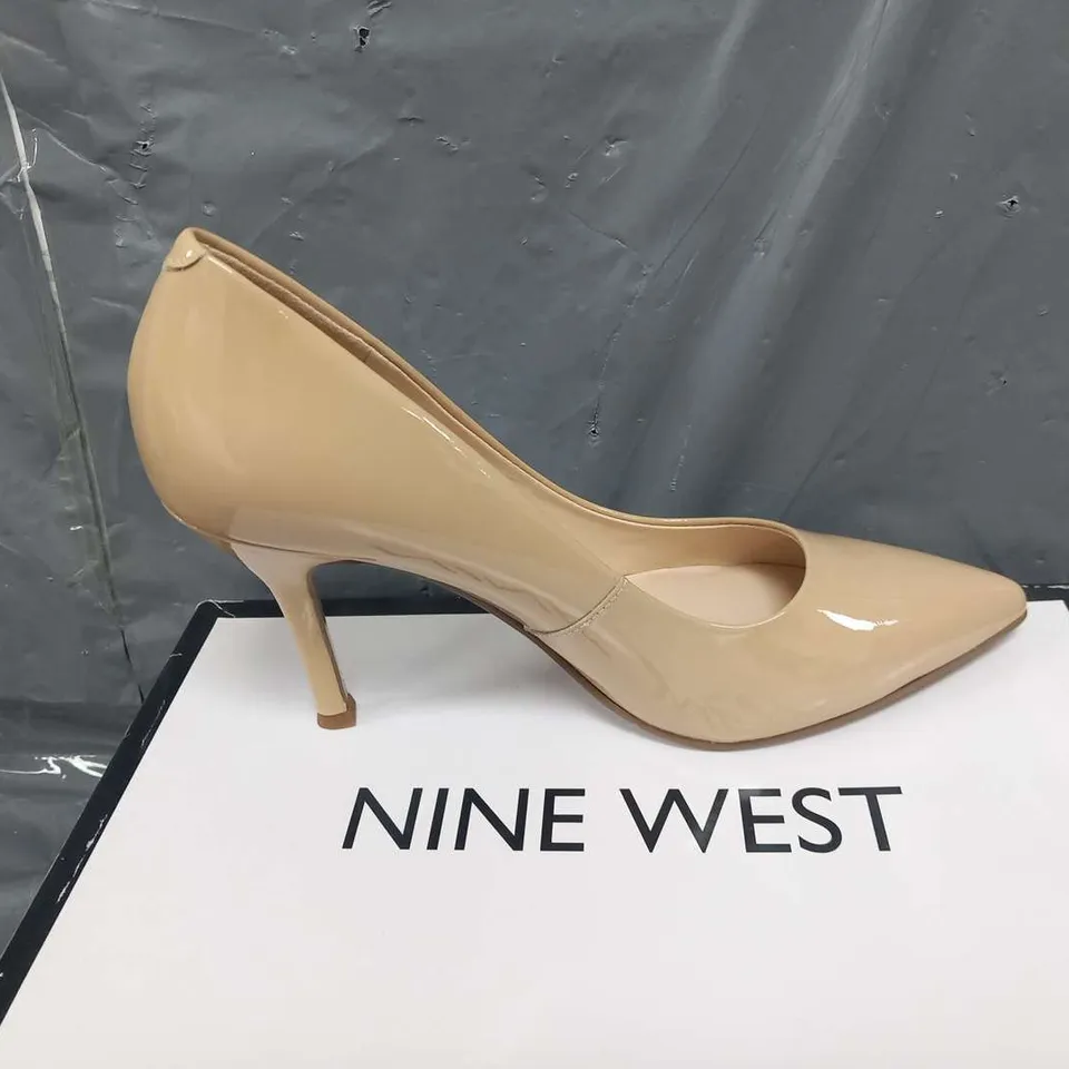 BOXED NINE WEST FLAX NUDE PATENT COURTS SIZE 3.5