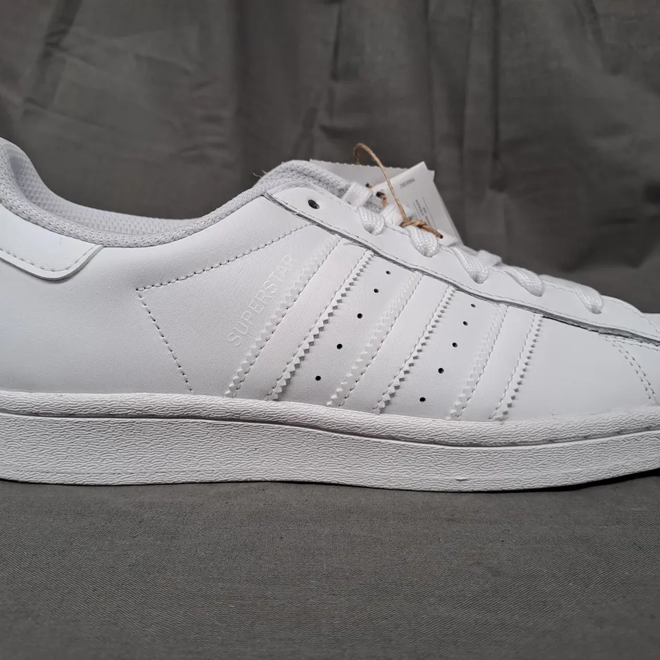 BOXED PAIR OF ADIDAS SUPERSTAR SHOES IN WHITE UK SIZE 6