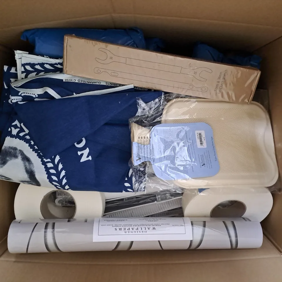 APPROXIMATELY 25 ASSORTED HOUSEHOLD ITEMS TO INCLUDE WALLPAPER, HOT WATER BOTTLE, FAN CLUTCH WRENCH, ETC - COLLECTION ONLY