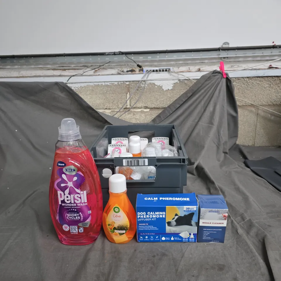 APPROXIMATELY 10 ITEMS INCLUDING PERSIL WONDER WASH AIR WICK CITCRUS AND MOULD CLEANER PLUS VARIOUS HOUSEHOLD ITEMS .