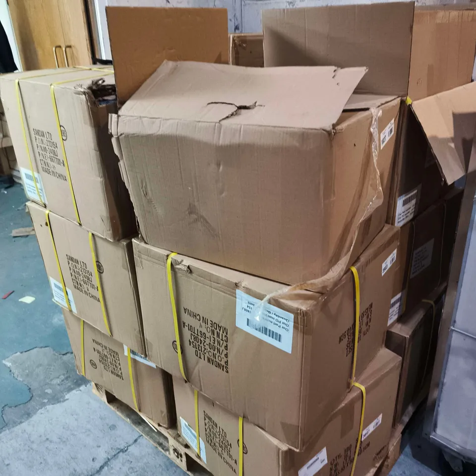 PALLET OF APPROXIMATELY 1300 ASSORTED SANDAN PLASTIC CASES