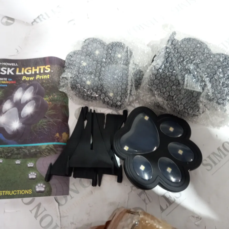 BOXED BELL AND HOWELL SET OF 4 SOLAR PAW LIGHTS