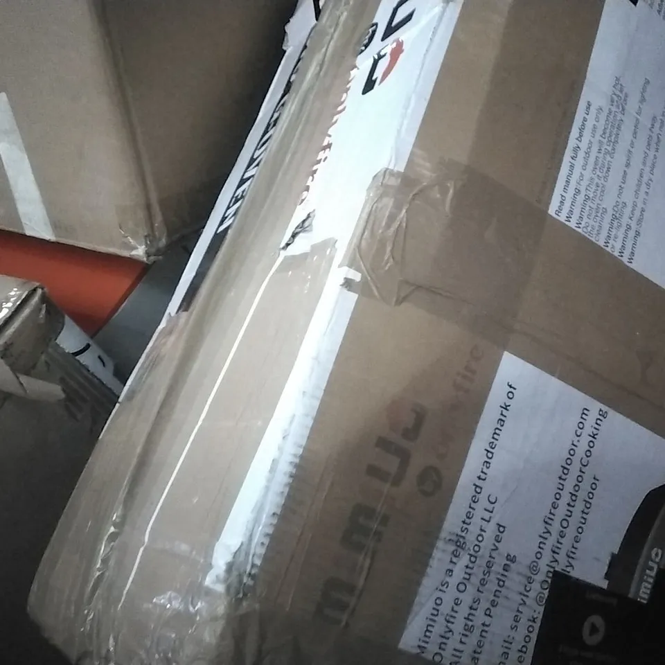 PALLET OF ASSORTED ITEMS INCLUDING BOXED AIR COOLER, SOLAR POWER MODULE, DEWEEDER TOOL, RECTANGULAR RUG, BOXED PIZZA OVEN