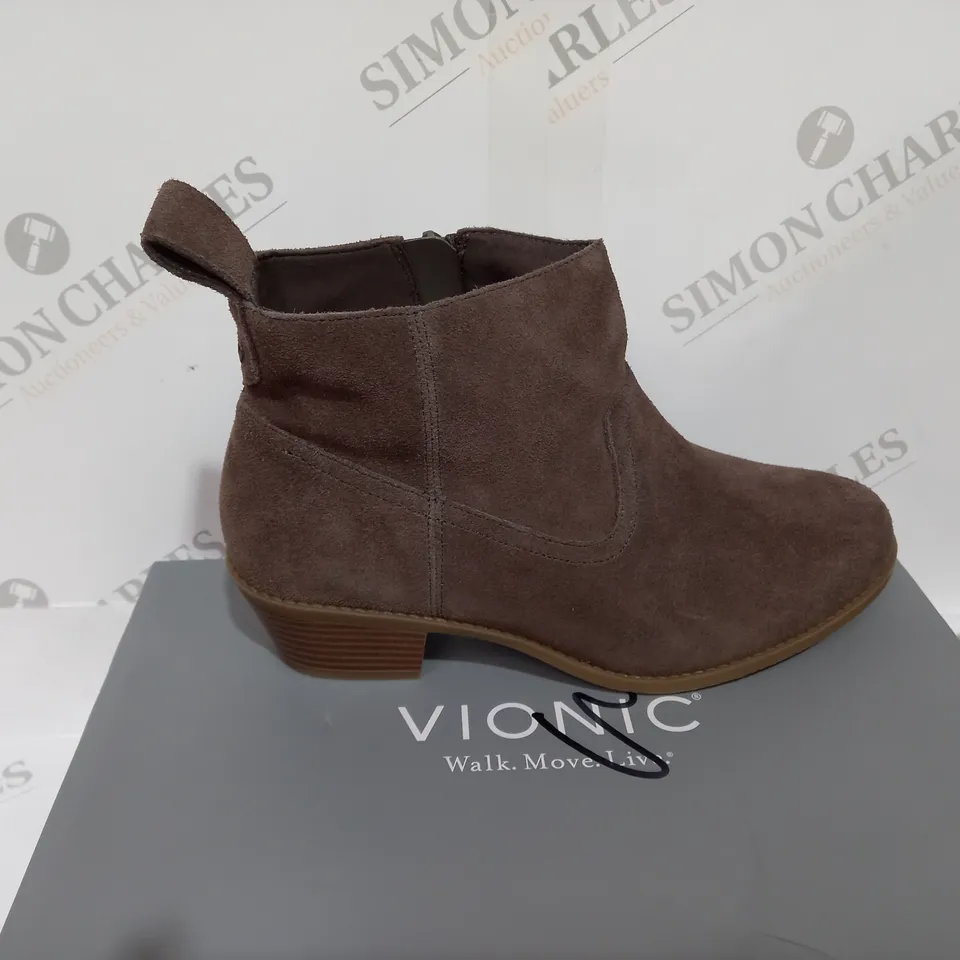 VIONIC VERA ANKLE BOOTS - GREIGE - SIZE 5.5