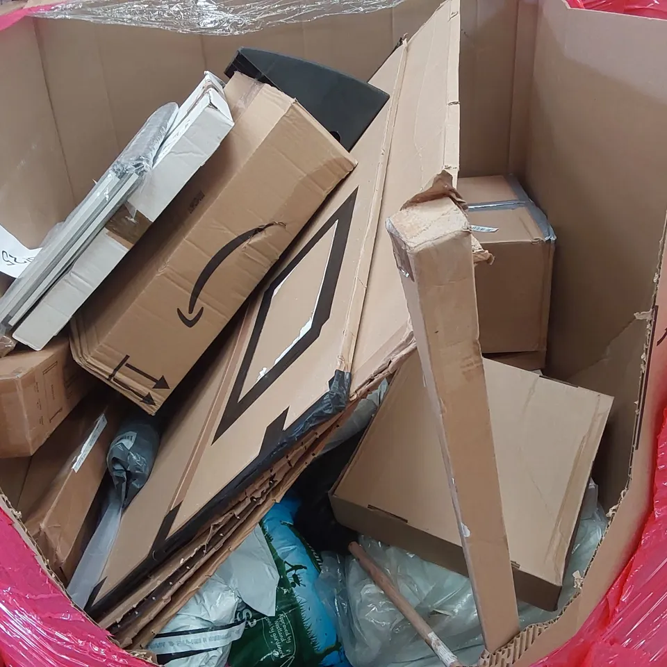 PALLET CONTAINING VARIOUS ASSORTED BOXED HOUSEHOLD ITEMS TO INCLUDE: TURNTABLE HI-FI SYSTEM WITH SPEAKERS, RETRACTABLE GATE, UNIVERSAL TV STAND, TREE PRUNER AND LOTS MORE UNMARKED BOXED ITEMS 