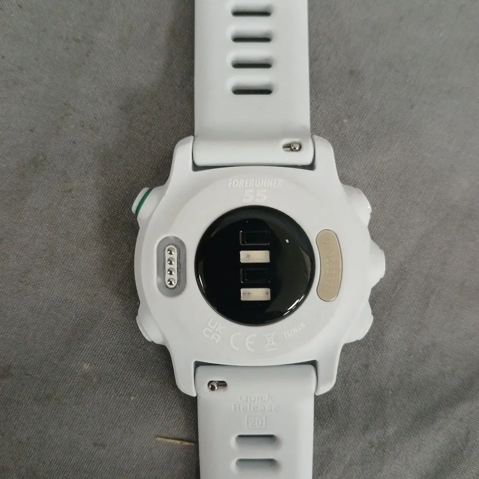 GARMIN FORERUNNER 55 SMARTWATCH – WHITE BAND