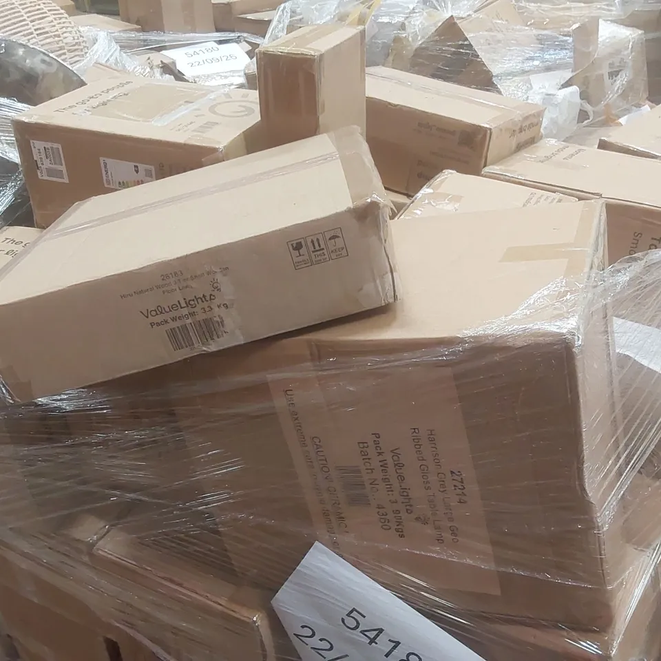 PALLET CONTAINING A VERY LARGE QUANTITY OF ASSORTED DESIGNER LIGHTING PRODUCTS